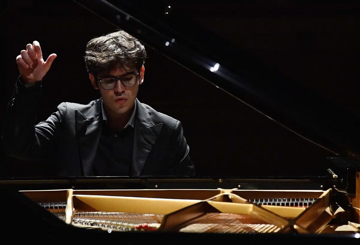 Pianista che suona